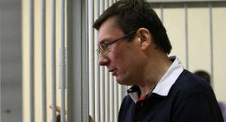 Свидетель считает, что Луценко не должны судить за празднование дня милиции: Там водку не пили