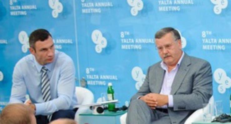 Гриценко хочет пойти на выборы с партией Кличко. В Ударе говорят, что этого "не будет и быть не может"