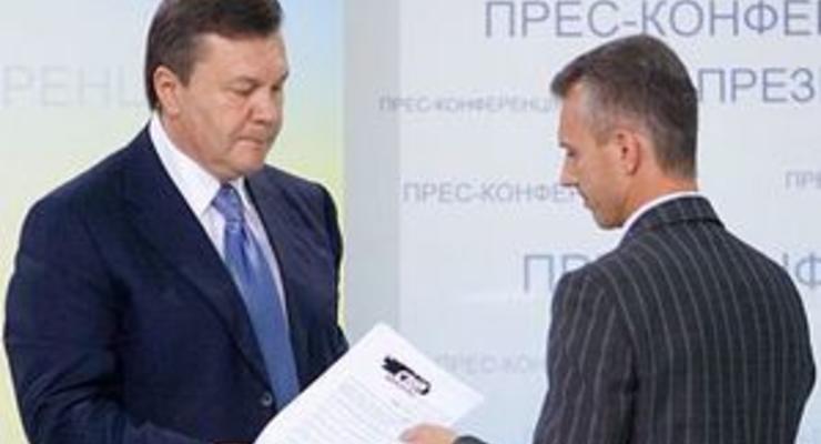 Янукович уволил генерала Хорошковского с военной службы