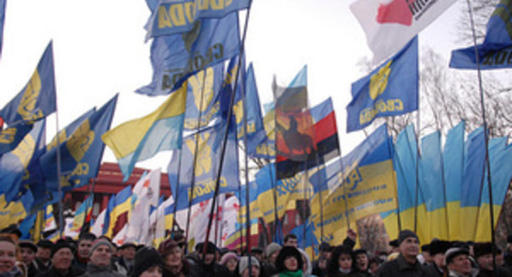 В Киеве на Софийской площади начался митинг сторонников оппозиции