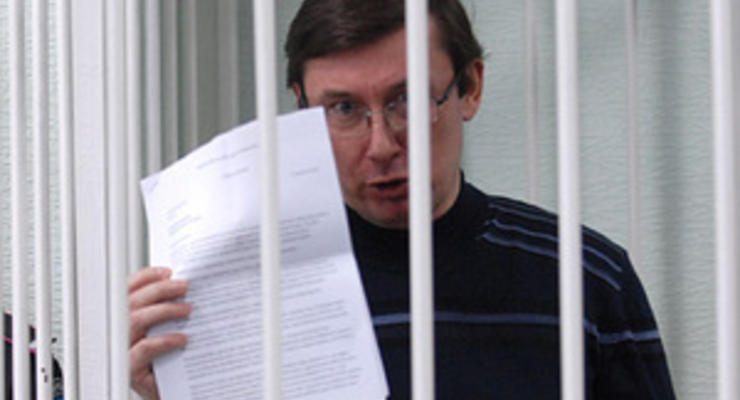 Суд начал оглашать показания не явившихся по делу Луценко свидетелей: экс-министр возмущен