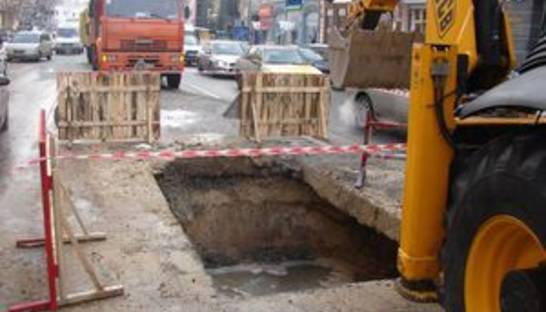 В центре Киева прорвало трубу: 27 домов остались без воды