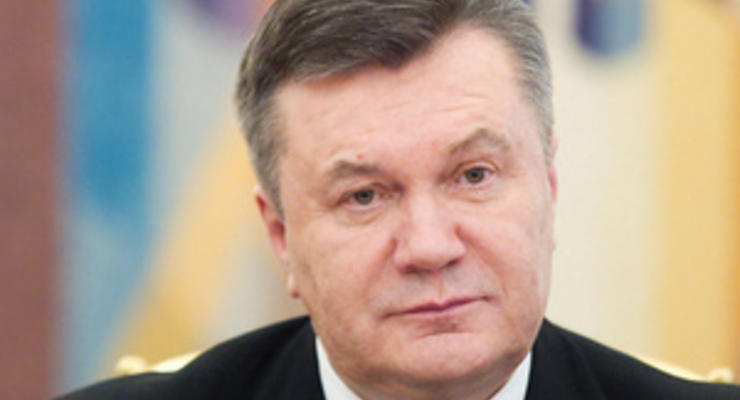 Янукович призвал украинцев почтить память Героев Крут