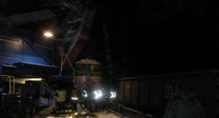 Свыше 400 человек работают над ликвидацией аварии грузового поезда в Сумской области