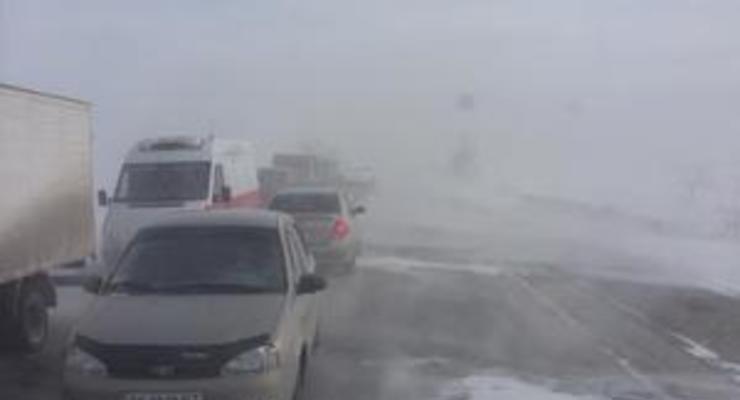 В Крыму сотни автомобилей оказались в снежном плену