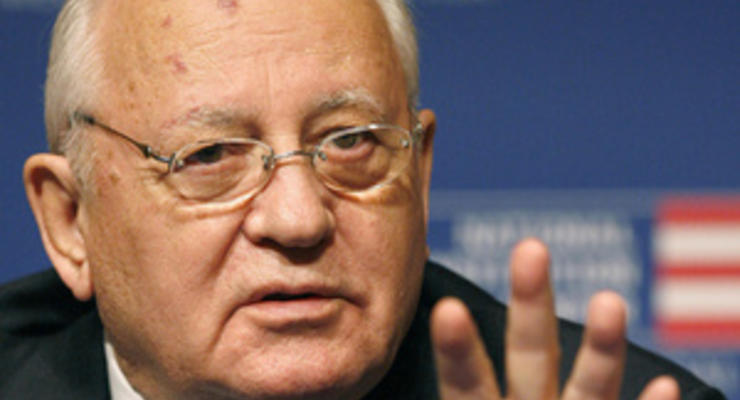 Горбачев: Кремль не будет закручивать гайки, а попытается умиротворить народ