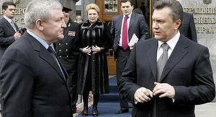 Янукович сменил главу Минобороны