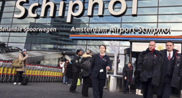 Главный аэропорт Амстердама частично эвакуировали после сообщения о бомбе