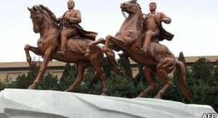 Гигантская статуя Ким Чен Ира открыта в КНДР