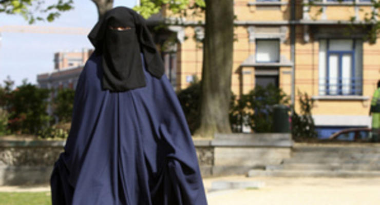 В Бельгии мусульманка избила дочь молотком за роман с христианином