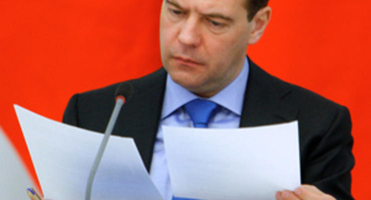 Немцов: Медведеву кажется правильным запретить избираться на пост главы РФ более двух сроков