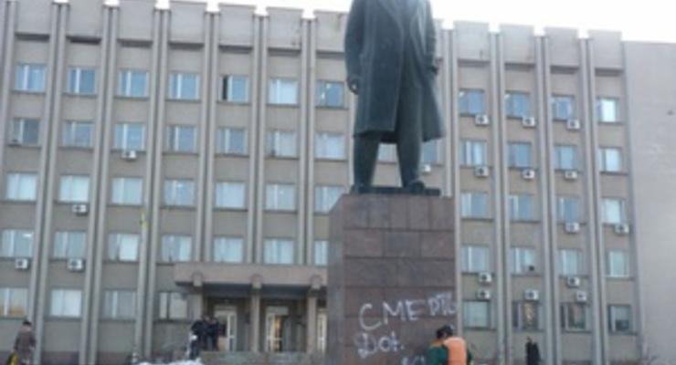 В Измаиле на памятнике Ленину появилась надпись Смерть Донецким оккупантам