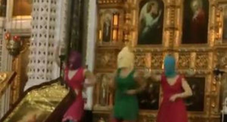 Панки-феминистки в храме Христа Спасителя: московская полиция возбудила уголовное дело