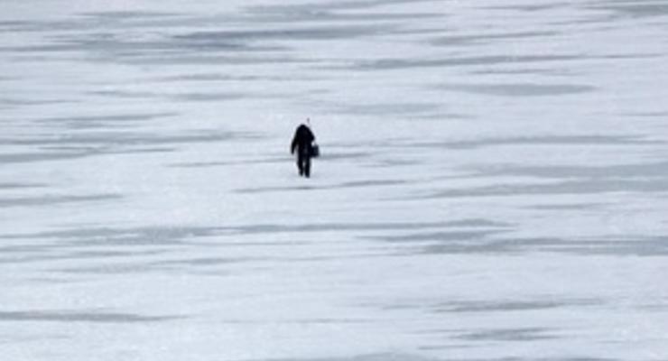 Трое подростков из Кременчуга полчаса плавали на льдине посреди Днепра