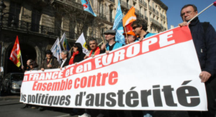 Во Франции десятки тысяч человек выразили протест против мер жесткой экономии