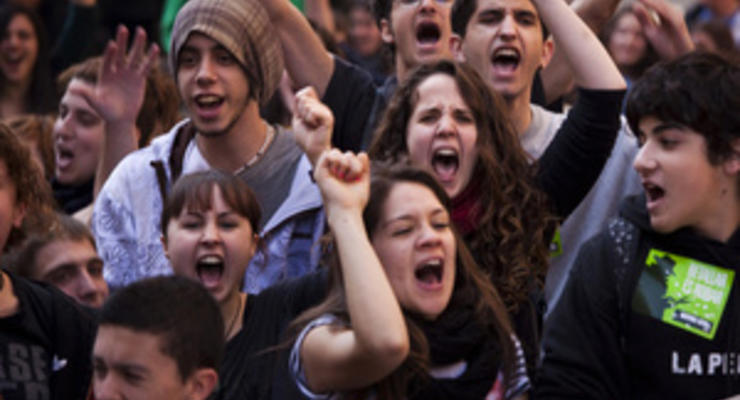 Испанские студенты захватили здание университета в Барселоне
