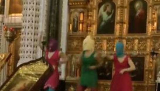 Участники панк-группы Pussy Riot могут получить до двух лет условно за акции на Красной площади и в Храме Христа Спасителя