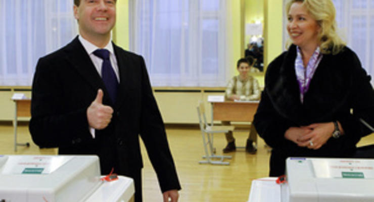 Медведев не смог с первой попытки отправить бюллетень в электронную урну для голосования