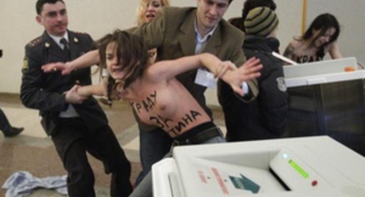Мировой суд Москвы арестовал двух активисток FEMEN