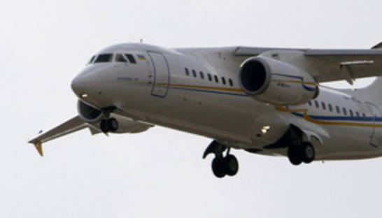 Самолет Ан-148 совершил аварийную посадку в аэропорту Петербурга (обновлено)