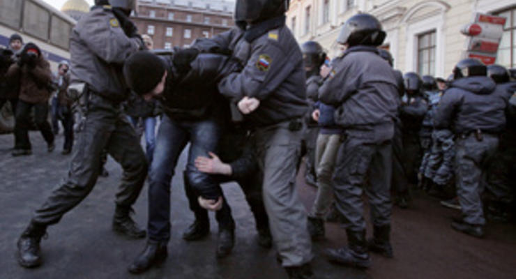 В Петербурге на митинге оппозиции задержали 370 человек