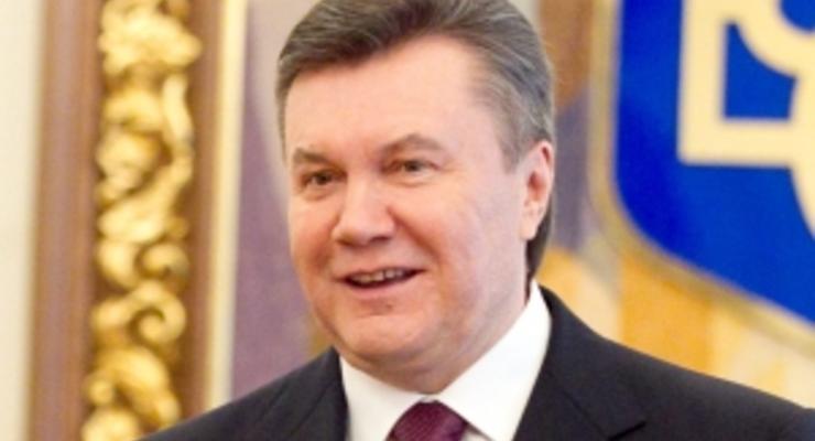 Янукович поздравит свою первую учительницу