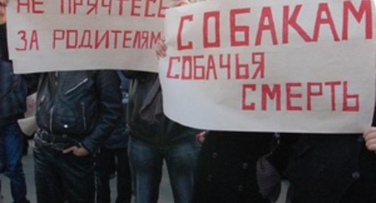 У Миколаєві триває одразу два мітинги проти насильства: на одному з них освистали мера
