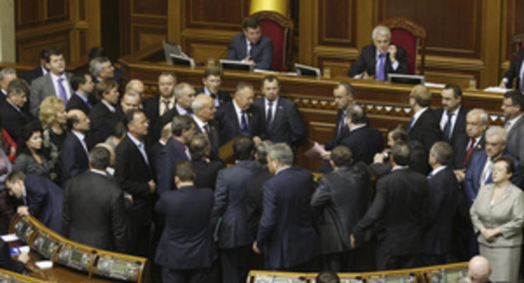 Бютовцы заблокировали президиум парламента