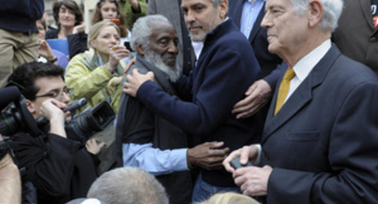В ходе акции протеста в Вашингтоне арестован Джордж Клуни