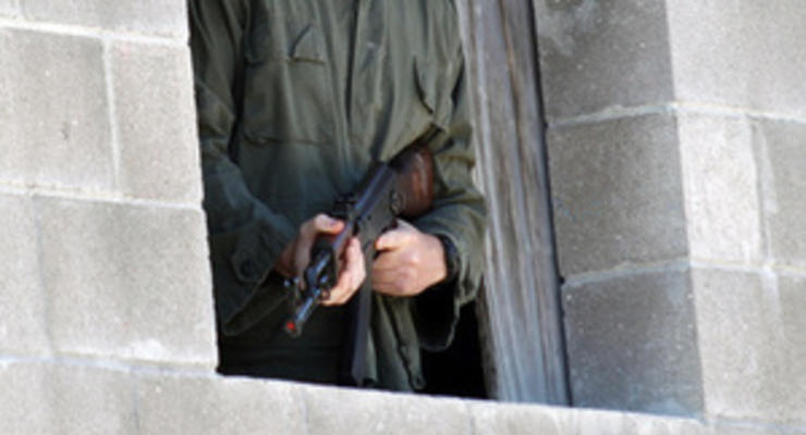 В Австрии спецназ обезвредил мужчину, стрелявшего с балкона из АК-47