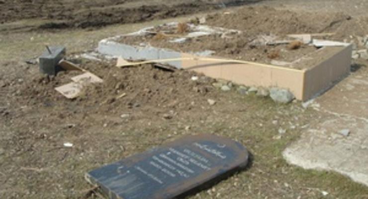 Крымчанин объяснил, что случайно повредил надгробия на мусульманском кладбище