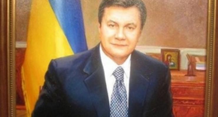 Батьківщина: В одной из школ Тернопольской области портрет Шевченко заменили на портрет Януковича