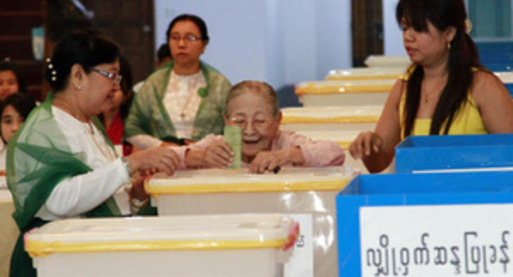 Оппозиция Бирмы впервые за много лет участвует в выборах