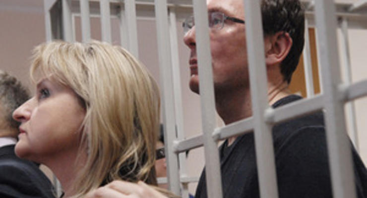 Жена Луценко рассказала, что экс-министр находится в той же палате, где был в мае 2011 года