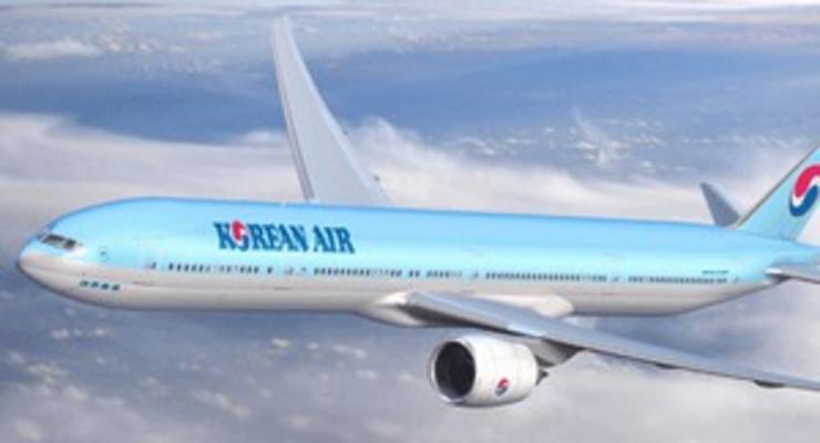 Корейский пассажирский самолет совершил вынужденную посадку на базе ВВС Канады