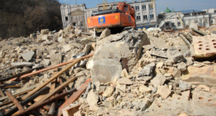 Застройщик Андреевского спуска обещает восстановить фасады снесенных зданий
