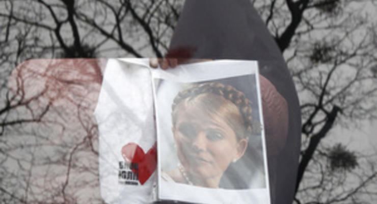 Тимошенко в колонию передали пасхальную корзинку