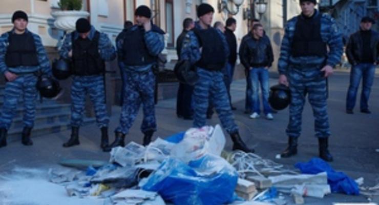 Активисты призывают главу МВД наказать милиционеров за избиение девушки на акции в центре Киева