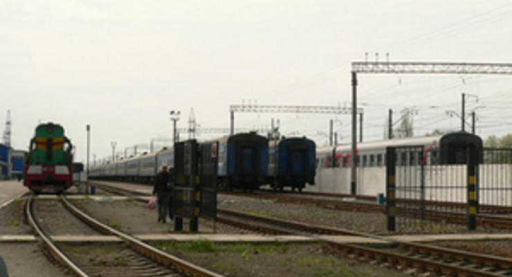 В Ужгороде из-за нетрезвого сотрудника железной дороги локомотив столкнулся с вагонами