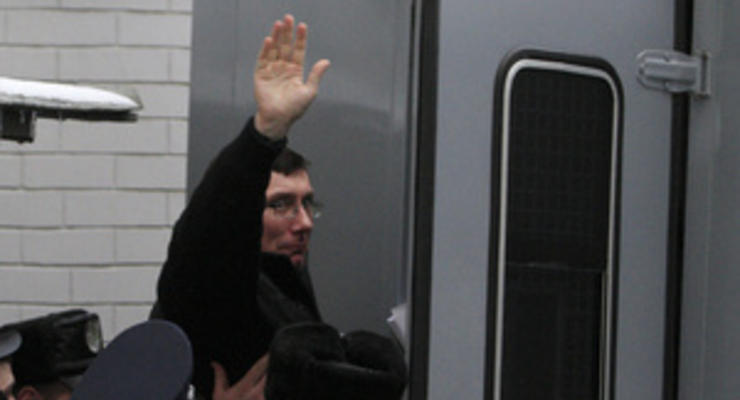 Суд отклонил ходатайство Луценко и объявил перерыв на три недели