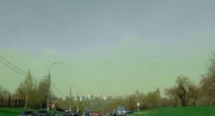 Онищенко прокомментировал появление зеленых облаков над Москвой
