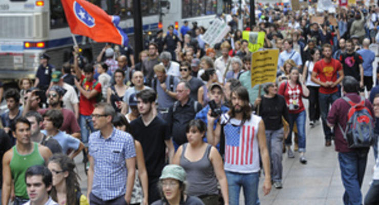 Движение Захвати Уолл-стрит проводит митинг в Нью-Йорке