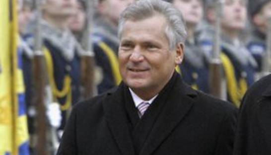 Не смешивайте спорт с политикой. Экс-президент Польши выступил против бойкота Евро-2012 в Украине