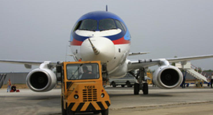 Российский Superjet-100 мог быть захвачен или столкнулся с горой