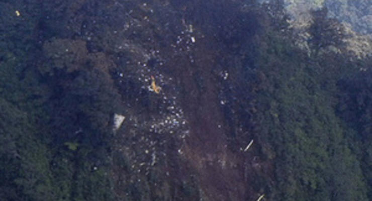 На месте крушения Sukhoi SuperJet-100 в Индонезии найдены фрагменты тел