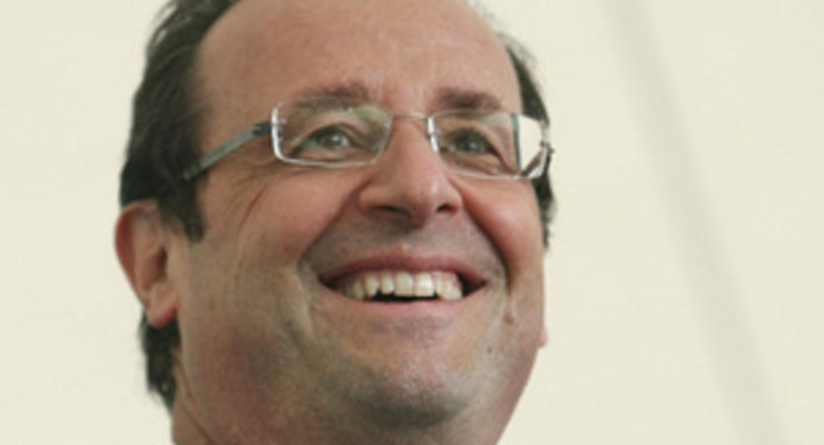Олланд вступил в должность президента Франции