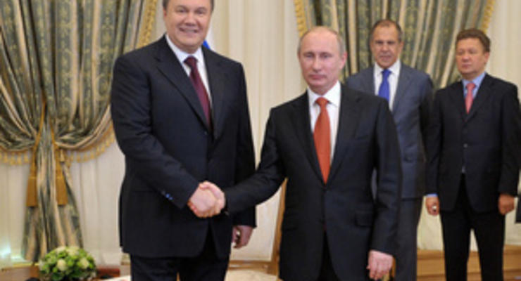 НГ: Януковичу бы день простоять да ночь продержаться