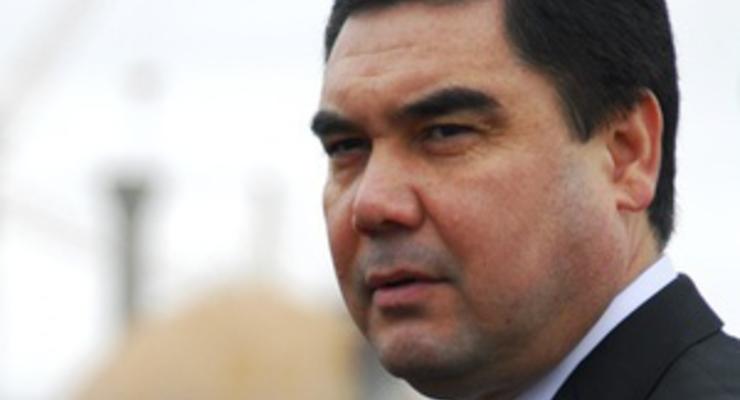 Глава Туркменистана помиловал к празднику более тысячи заключенных