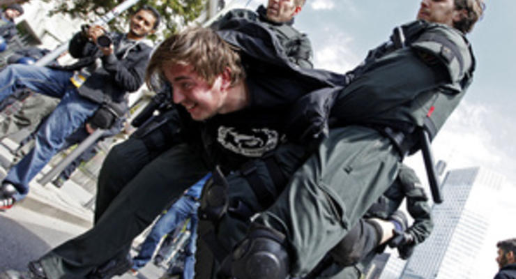 В Германии арестованы более 400 активистов движения Захвати Франкфурт