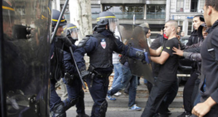 Во французской полиции рассказали, в каких случаях применяют слезоточивый газ против толпы